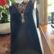 Sac à main Louis Vuitton modèle Riviera en cuir épi noir