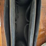 Sac à main Louis Vuitton modèle Riviera en cuir épi noir